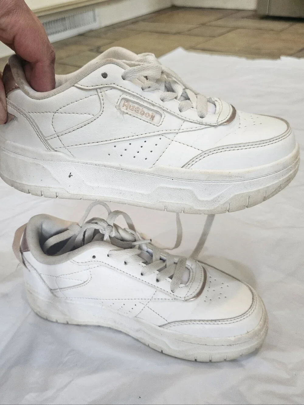 Reebok Club MEMT Youth Size 2 / Women's 3.5 White Gold